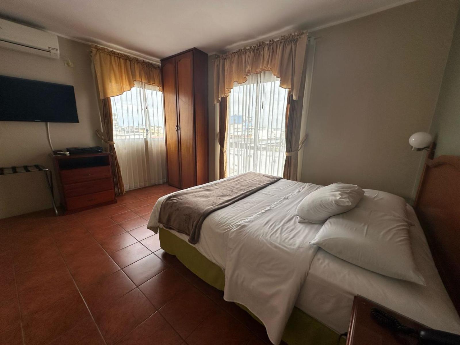Grand Hotel Americano Machala Buitenkant foto